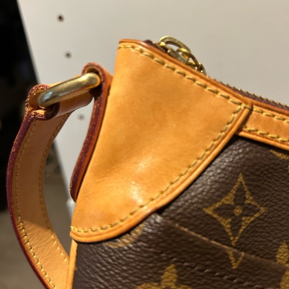 Authentic Louis Vuitton Odeon Crossbody - Picture 3 of 16